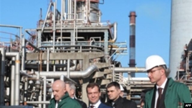 U poseti NIS-u bio je pre nešto više od godinu dana i tadašnji premijer, a sadašnji ruski predsednik Dmitry Medvedev.