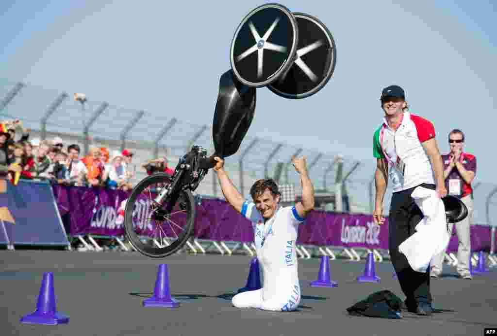 Italy's Alessandro Zanardi -- a former Formula 1 race driver -- celebrates after winning the gold medal in the men's individual H4 time trial cycling final.
