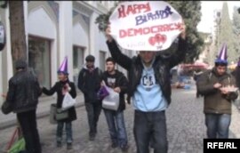 Yanvarın 31-də «Dalğa» gənclər hərəkatının üzvləri Məhəmməd Əmin Rəsulzadənin doğum günü ilə bağlı aksiya keçiriblər