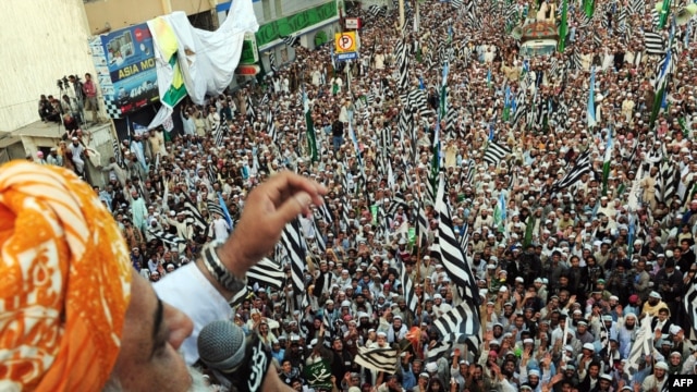 Maulana Fazalur Rehman (left), chief of the Pakistani religious party Jamiat Ulema Islam (JUI), addresses the crowd during a rally in Karachi on January 9.