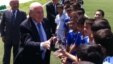 FIFA раҳбари Йозеф Блаттер Тошкентда ўзбекистонлик ёш футболчилар билан учрашмоқда.