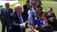 FIFA rahbari Yozef Blatter Toshkentda o‘zbekistonlik yosh futbolchilar bilan uchrashmoqda.
