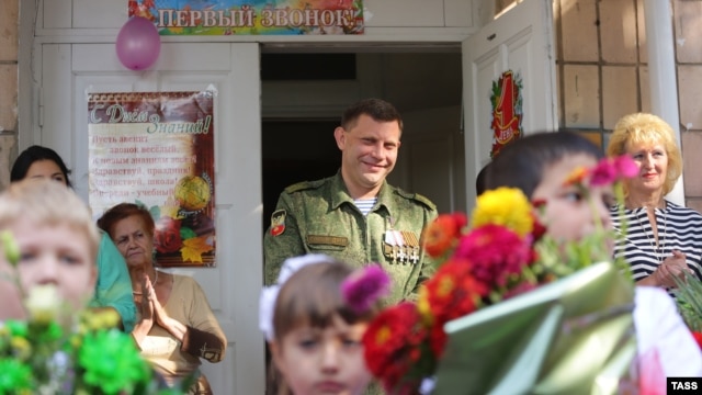 Глава "ДНР" Александр Захарченко на торжественной церемонии в честь начала учебного года в школе №4, Донецк