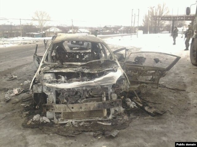 Машина командира сепаратистов Александра Беднова ("Бэтмена") после покушения, 1 января 2015 года