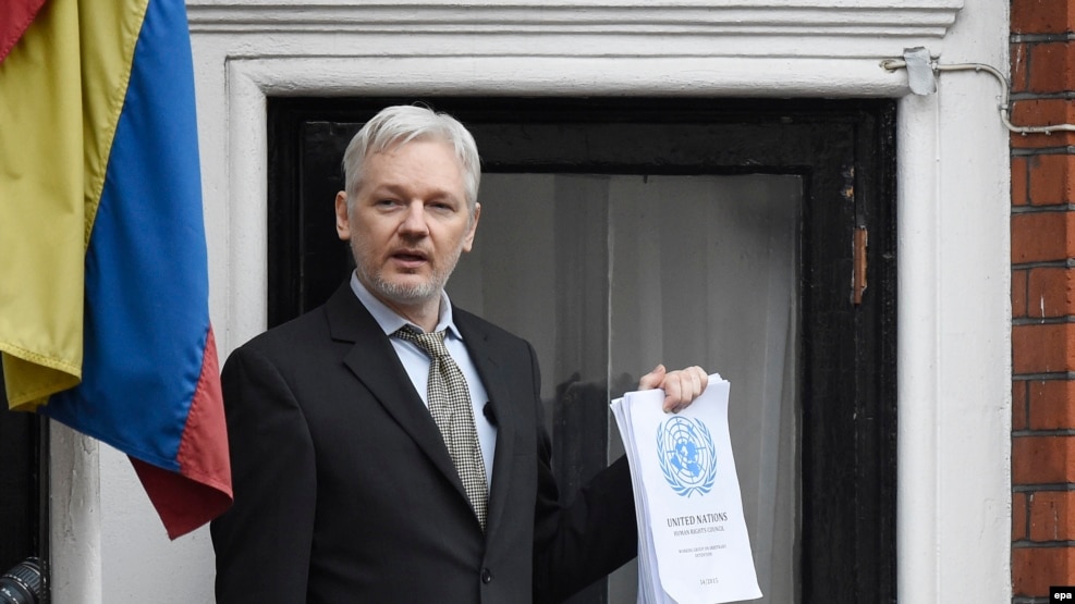 Wikileaks founder Julian Assange, who has leaked thousands of U.S. Democratic party e-mails in recent weeks, denies trying to influence the U.S. election.