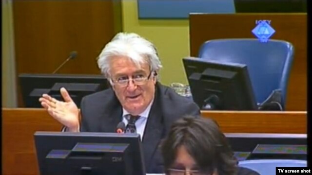 Radovan Karadžić u sudnici 19. travnja 2012.