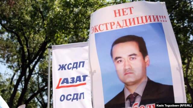 Relatives of Arshidin Israil hold posters demanding that Kazakhstan not extradite him to China at a rally in his support in Almaty on May 28.