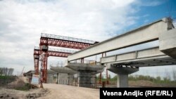 Строительство китайской компанией моста в Белграде. Иллюстративное фото.