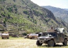Afghanistan - U.S forces patrol in Kanogai district of restive Kunar Province as they approach Kolangal village as part of military operations against suspected Taliban and their allies,  24 Apr. 2006