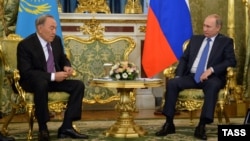 Russian President Vladimir Putin (right) meets with Kazakh counterpart Nursultan Nazarbaev ahead of the Russian-led Collective Security Treaty Organization and Eurasian Economic Union summits in Moscow on December 21.