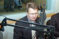 Vintsuk Viachorka in the studio of RFE/RL's Belarus Service (file photo) (RFE/RL)