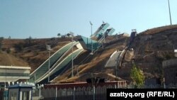 Алматыдағы қысқы спорт ойындары үшін салынған трамплин кешені. 23 қыркүйек 2012 жыл.