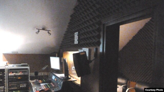 Prazan studio Radija 101, siječanj 2011