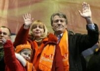 Kateryna and Viktor Yushchenko, with one of their children at a late-November rally