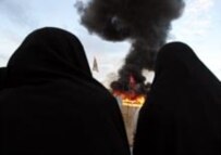 Iranian authorities burn drug contraband in June 2004 (epa)
