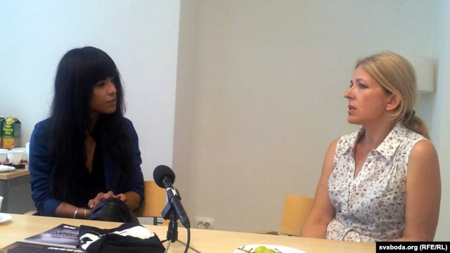 Loreen meets with Natalya Pinchuk, the wife of Belarusian political prisoner Ales Byalyatski.