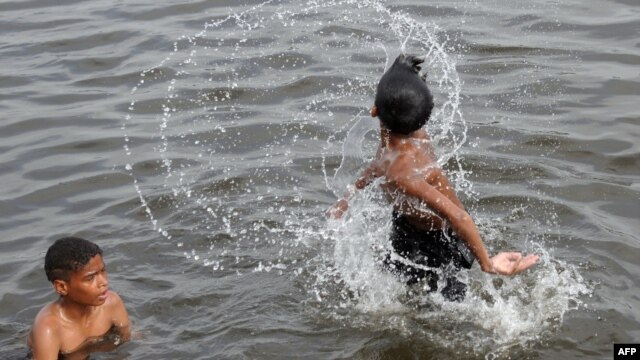 Residents of Karachi have been warned against swimming in ponds and pools after a spate of infections by a deadly microbe. 