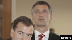 Russian President Dmitry Medvedev (left) with Norway's Prime Minister Jens Stoltenberg in Murmansk on September 15.