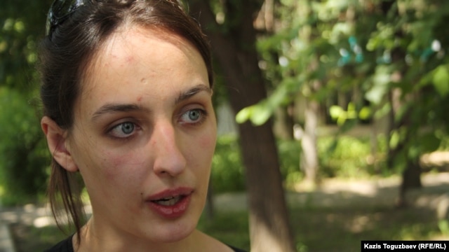 Корреспондент "Новой газеты" Елена Костюченко. Алматы, 31 мая 2013 года.