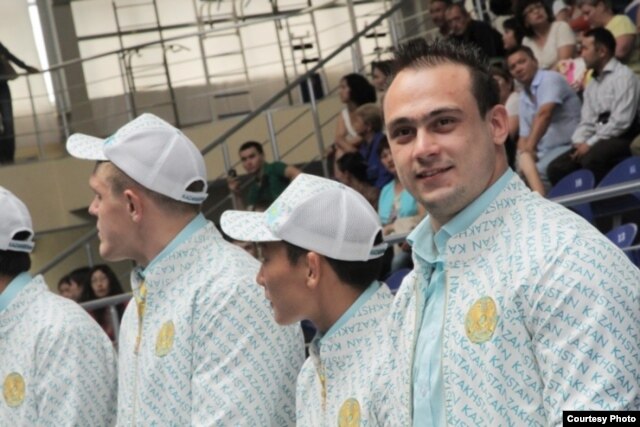 Қазақстандық ауыр атлеттер. Астана, 12 шілде 2012 жыл.