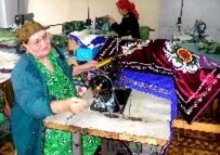 Women at work in Tajikistan, whose economy is judged to have become 'freer' in 2005 (file photo) (RFE/RL)