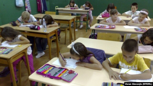 Deca u jednoj od beogradskih osnovnih škola, septembar 2012.