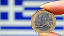Zastava Grčke i novčić evra
