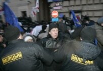 Police arresting demonstrators in Minsk on March 25 (RFE/RL)