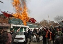 Afghanistan - Protest against cartoons in front of the Danish embassy in Kabul, 6 Feb. 2006