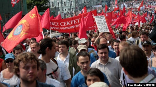 Estimates of the crowd size varied widely, with police saying some 18,000 attended and organizers citing figures from 30,000 to 100,000.
