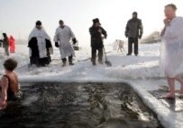 Muscovites bathing in celebration of Epiphany (epa)
