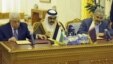 محمود عباس (نفر اول از چپ) همراه با امیر قطر و خالد مشعل در نشست دوحه