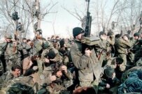Chechen fighters cheering for Maskhadov(undated AFP photo)