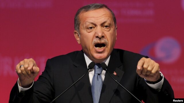 رجب طیب اردوغان اتهام به خانواده او مبنی بر تجارت نفت قاچاق با داعش را غیراخلاقی دانسته است