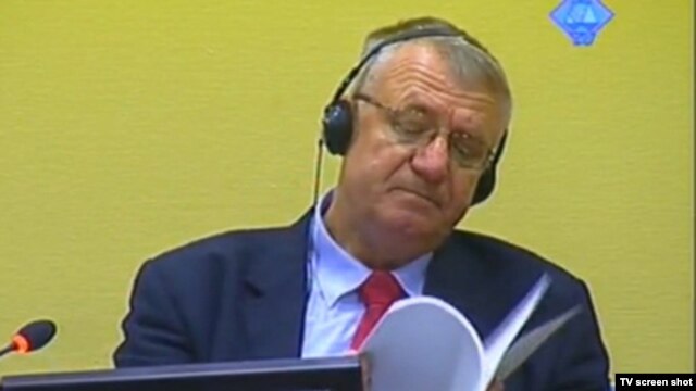 Vojislav Šešelj tokom suđenja 12. 06. 