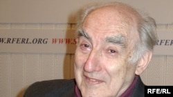 Vitaly Ginzburg in a 2003 photo: "If I believed in God, I would start every morning by saying, 'Thank you, my Lord, for making me a theoretical physicist.' "