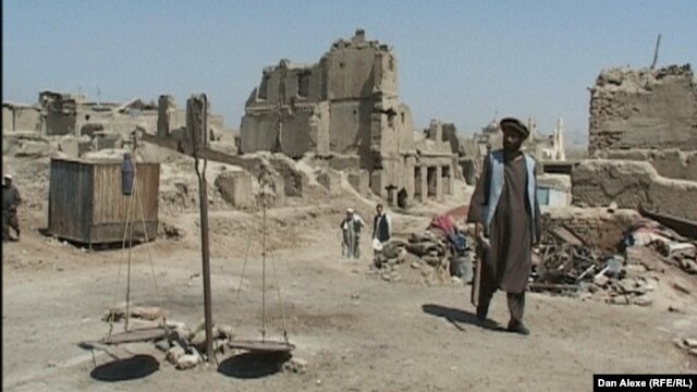 Imagine cu biblioteca distrusă din Kabul