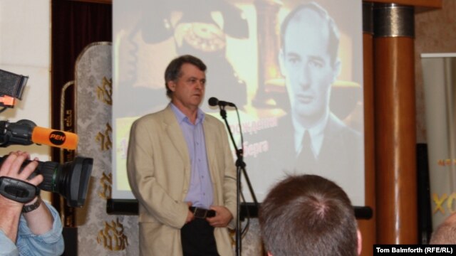 Ilya Altman, a founder of the Russian Research and Educational Holocaust Center and organizer of the ceremony marking 100 years since Raoul Wallenberg's birth, called on the authorities to name a street after Wallenberg.