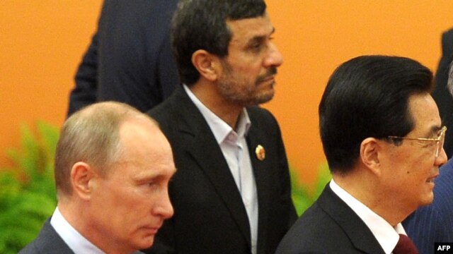Hu Đintao sa Vladimirom Putinom i Mahmudom Ahmadinedžadom