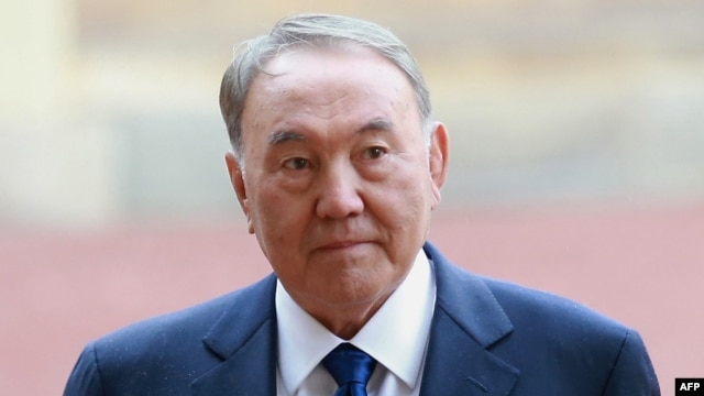 Президент Казахстана Нурсултан Назарбаев прибыл в Букингемский дворец. Лондон, 4 ноября 2015 года. 