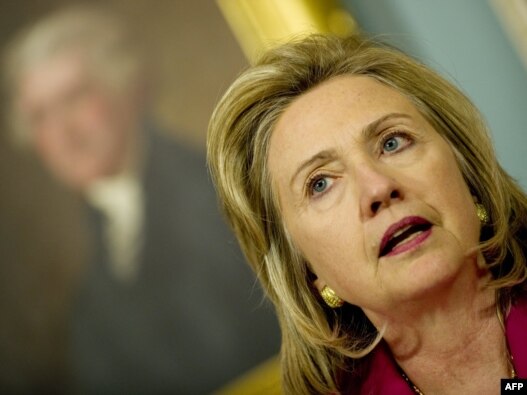U.S. -- Secretary of State Hillary Clinton delivers a statement on the current polital unrest in Egypt at the Department of State in Washington, DC, 03Feb2011