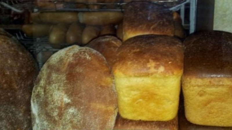 В Алматы пенсионерам и малоимущим бесплатно раздают хлеб