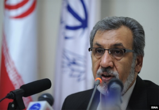 محمودرضا خاوری، مدیر عامل بانک ملی ایران، به رغم بیانیه این بانک مبنی بر بازگشت وی به تهران در روز پنجشنبه، حاضر نشده است به ایران بازگردد.