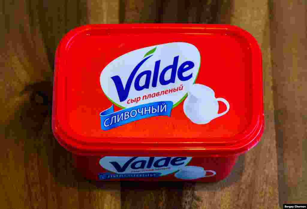 Valde, a processed cheese whose name and label bear more than a passing resemblance to popular Finnish dairy brand Valio. Valio continues to operate production facilities in St. Petersburg and outside Moscow, but with many of its raw ingredients now banned, its products are in short supply. In the meantime, there's Valde.