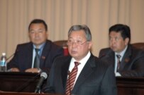 Bakiev before parliament in September (RFE/RL)