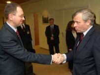 Scheffer (right) with Yatsenyuk in Brussels last month (NATO)