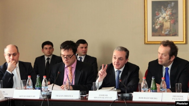 Armenia -- Negotiations on readmission/visa facilitation agreements between Armenia and EU, 27Feb2012