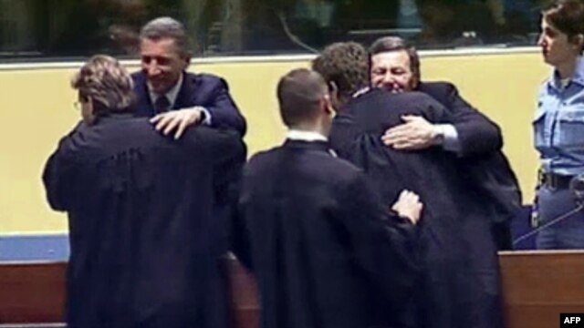 Ante Gotovina i Mladen Markač nakon oslobađajuće presude u sudnici Haškog tribunala
