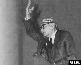 الشاعر العراقي محمد مهدي الجواهري عام 1958.