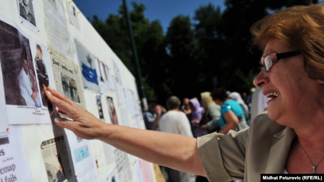 "Zid istine" u Sarajevu povodom prvog pojavljivanja ratka Mladića u haškoj sudnici